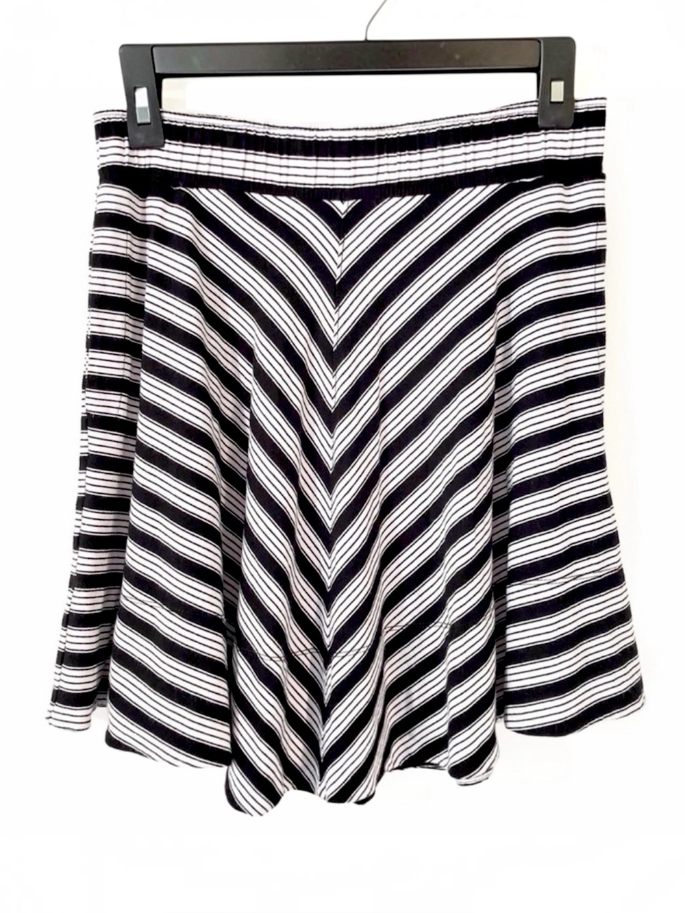 Ann Taylor LOFT Chevron Skater Skirt Size XS Black & White Pull-On with Pockets